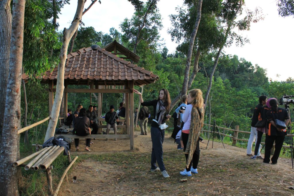 Menikmati Borobudur Sunrise dari Lima Bukit Taman Wisata
